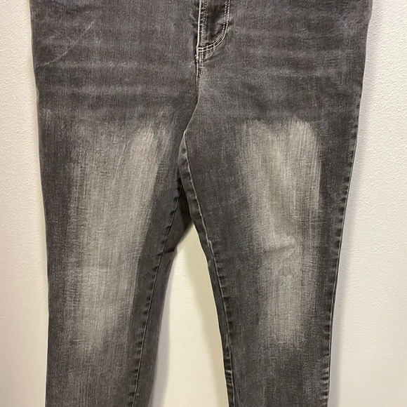 UNIVERSAL Standard woman’s black jeans - Picture 3 of 7